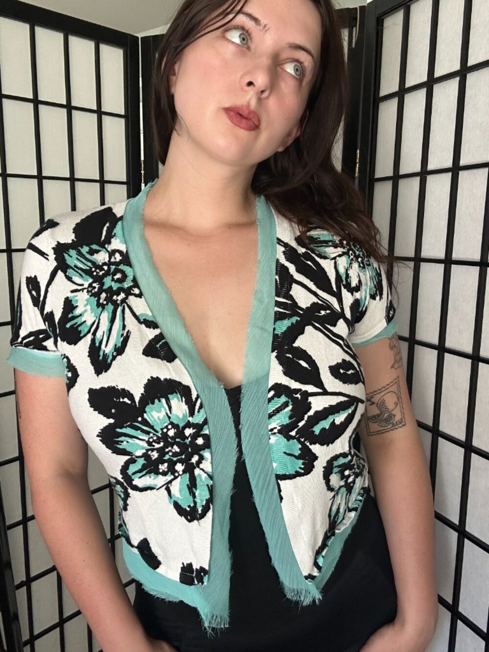 Y2K Floral Cardigan (M) medium white black aqua blue vintage womens short sleeve
